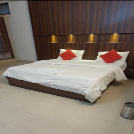 Hotel Pacific Grey By Wb Inn Lucknow Ngoại thất bức ảnh